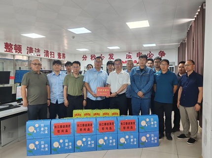 马水山带队到7790必发集团公司风电场调研，为一线职工“送清凉”